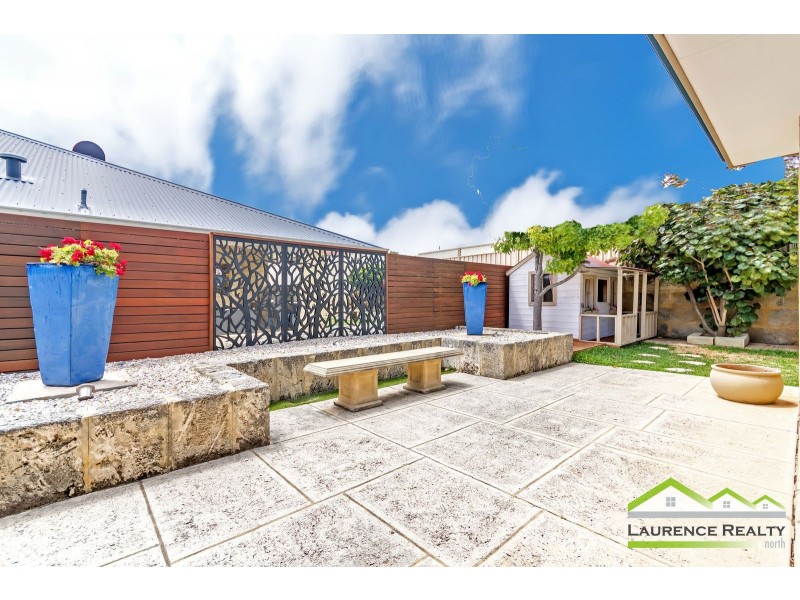 11 Hampshire Drive, Quinns Rocks WA 6030