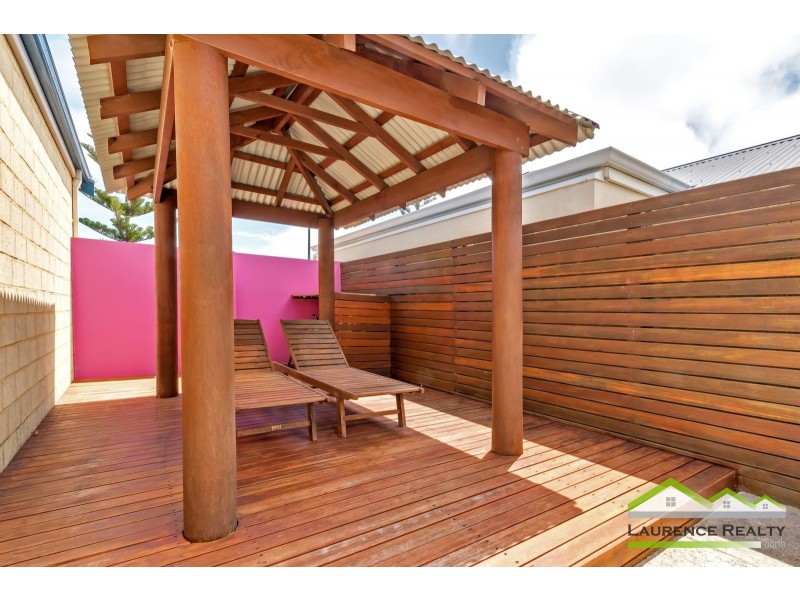 11 Hampshire Drive, Quinns Rocks WA 6030