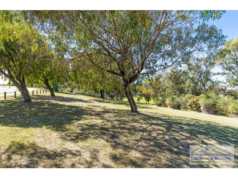 52 Roxburgh Circle, Kinross WA 6028