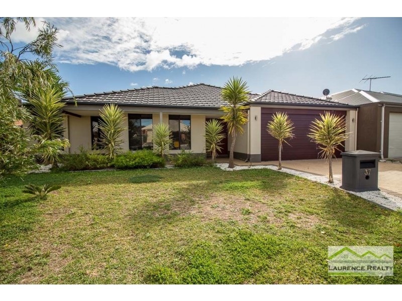37 Blackwood Meander, Yanchep WA 6035