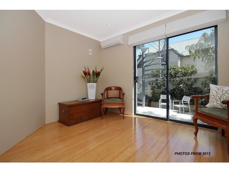 27 Toulon Circle, Mindarie WA 6030