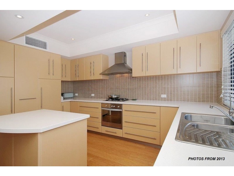 27 Toulon Circle, Mindarie WA 6030