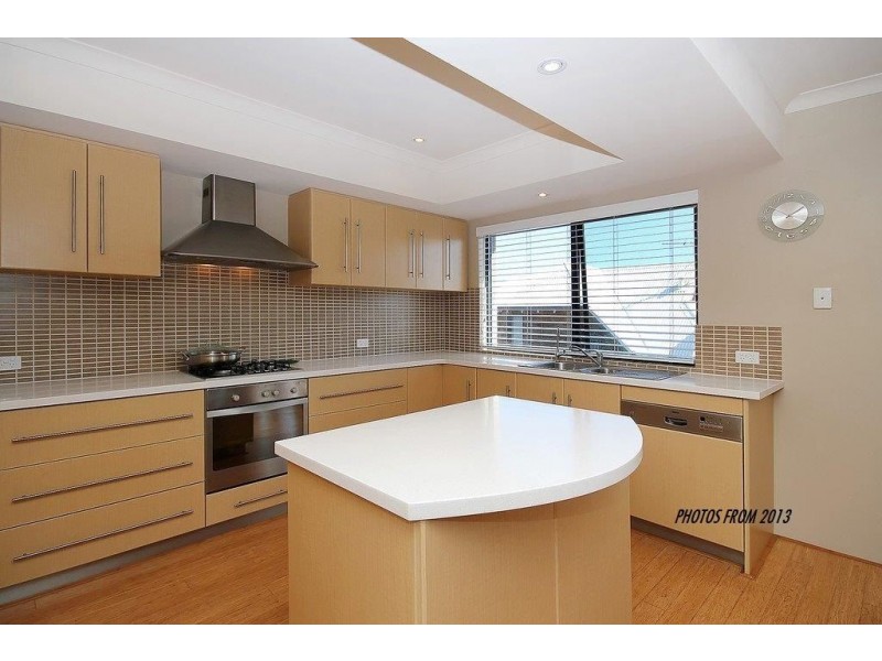 27 Toulon Circle, Mindarie WA 6030