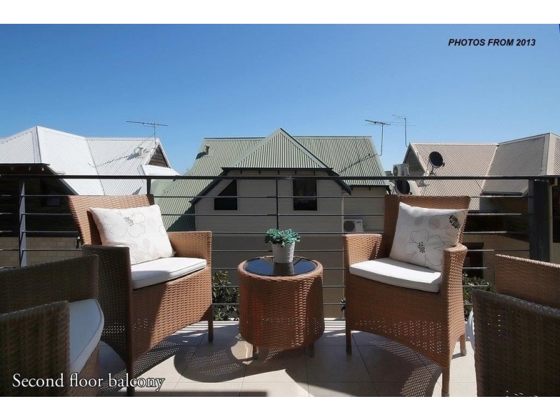 27 Toulon Circle, Mindarie WA 6030