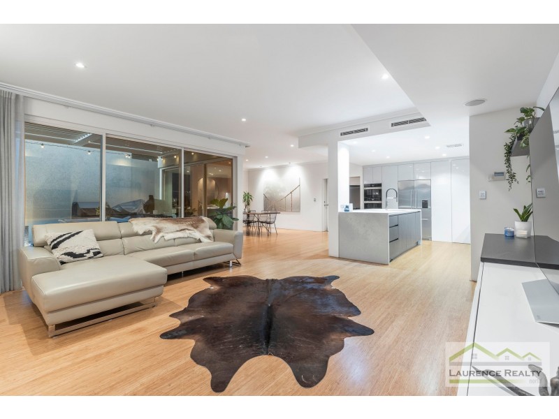 10 Swansea Promenade, Mindarie WA 6030