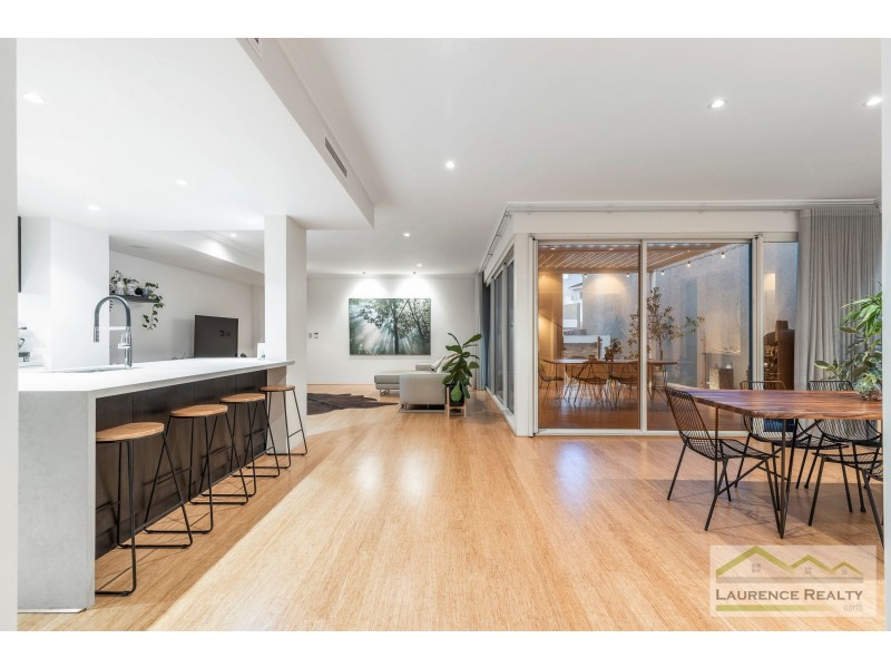 10 Swansea Promenade, Mindarie WA 6030