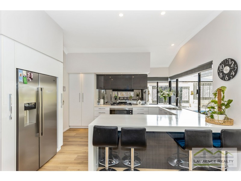 10 Lena Pass, Mindarie WA 6030