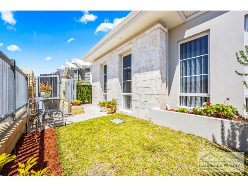 4 Bellefontaine Grove, Mindarie WA 6030