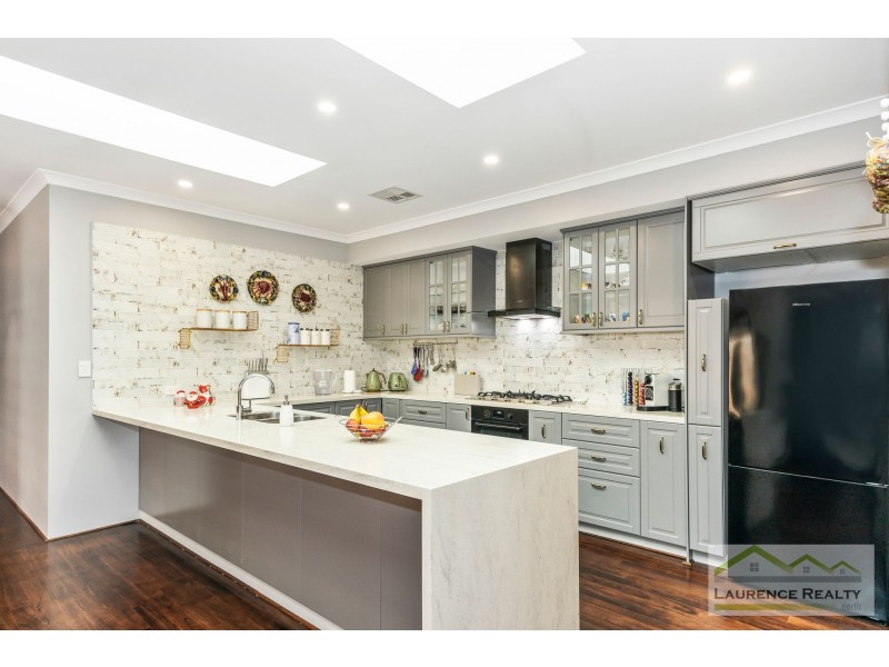 21 Newmarket Parade, Butler WA 6036