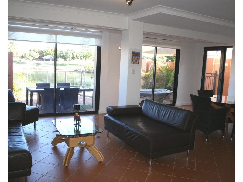 3/8 Keys Close, Mindarie WA 6030