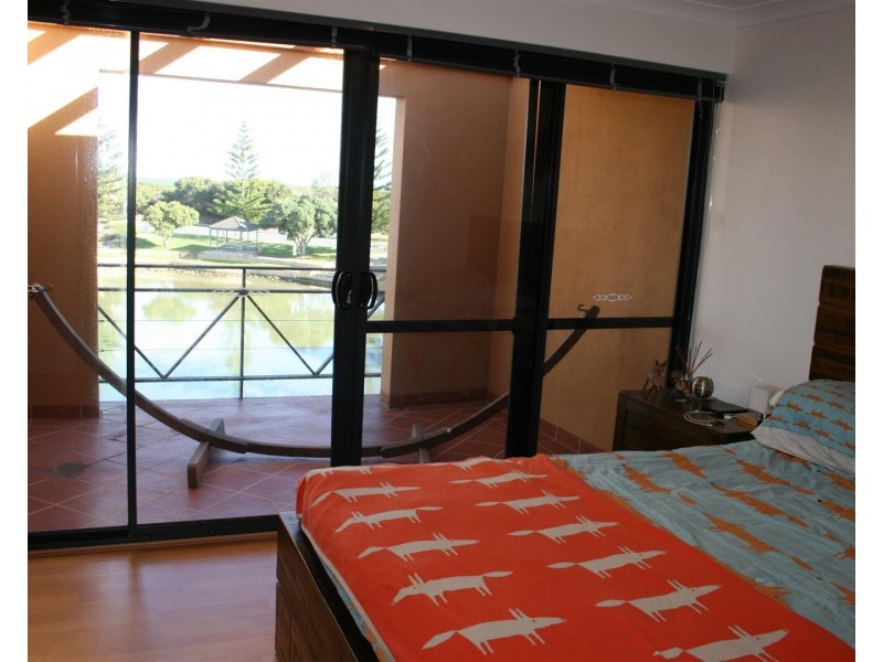 3/8 Keys Close, Mindarie WA 6030