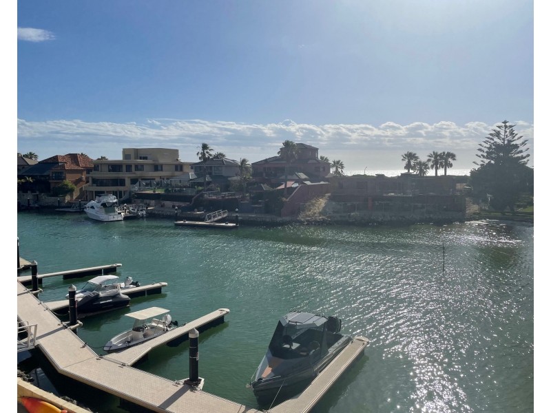 3/8 Keys Close, Mindarie WA 6030