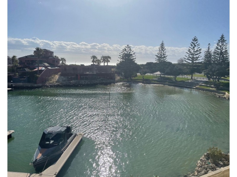 3/8 Keys Close, Mindarie WA 6030