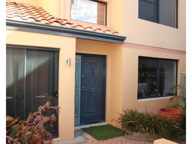 3/8 Keys Close, Mindarie WA 6030