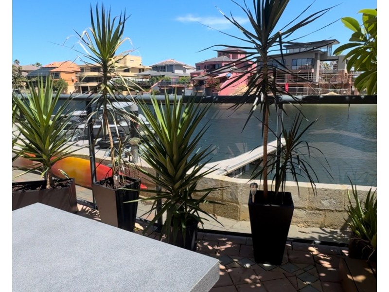 3/8 Keys Close, Mindarie WA 6030