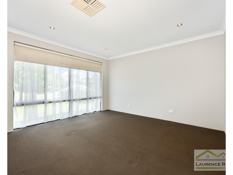 18 Grandoak Drive, Clarkson WA 6030