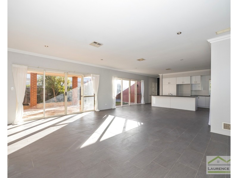 6 Windward Street, Yanchep WA 6035