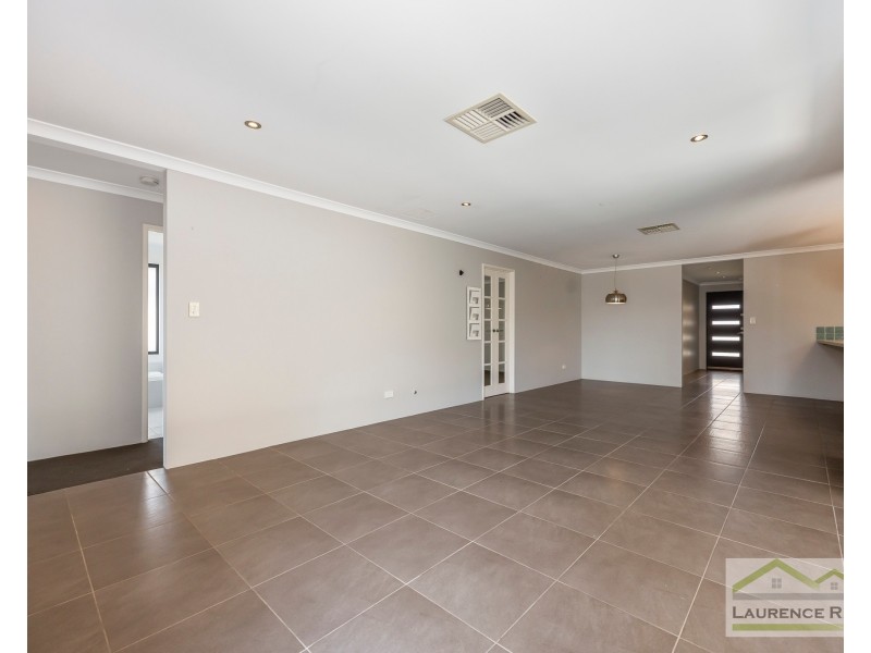18 Grandoak Drive, Clarkson WA 6030