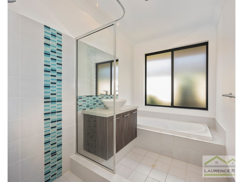 18 Grandoak Drive, Clarkson WA 6030