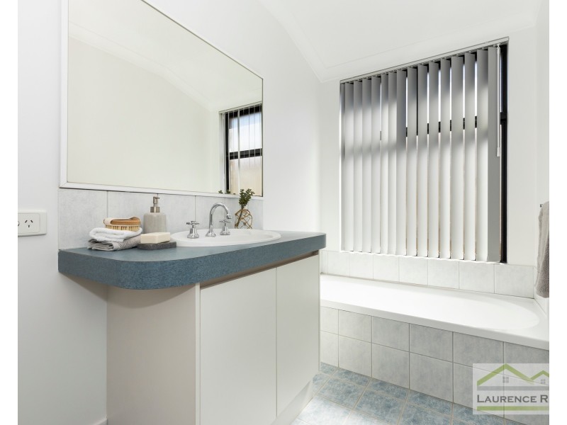 8 Ayr Way, Mindarie WA 6030