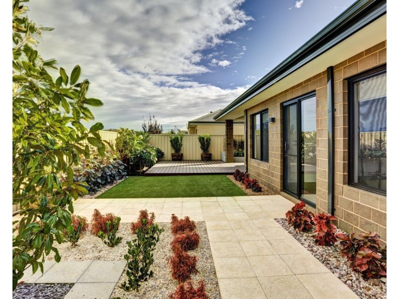 25 Newmarket Parade, Butler WA 6036