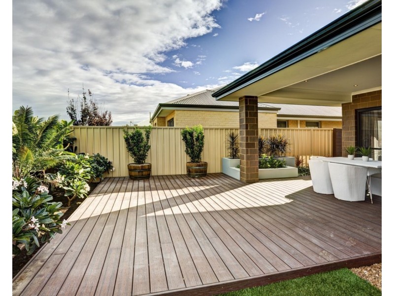 25 Newmarket Parade, Butler WA 6036