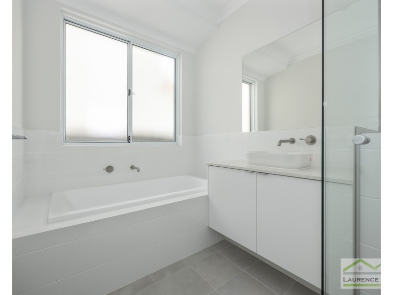 13 Kinsale Drive, Mindarie WA 6030