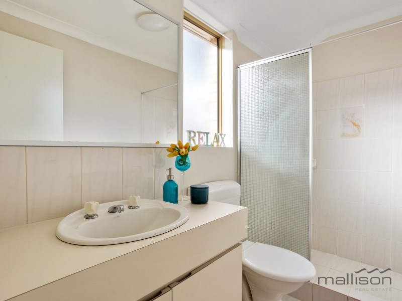 1B Pine Grove, Kardinya WA 6163