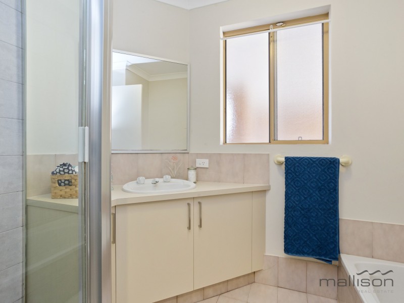 1B Pine Grove, Kardinya WA 6163