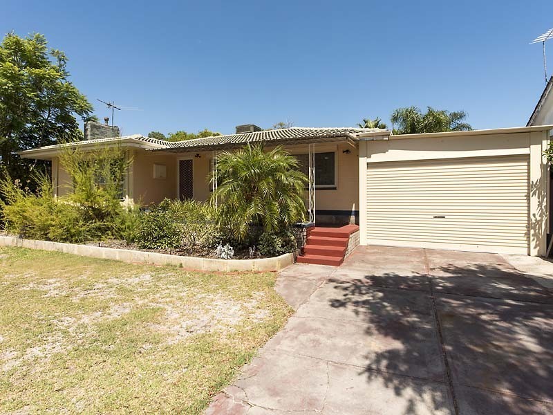 11 Tullamore Avenue, Thornlie WA 6108