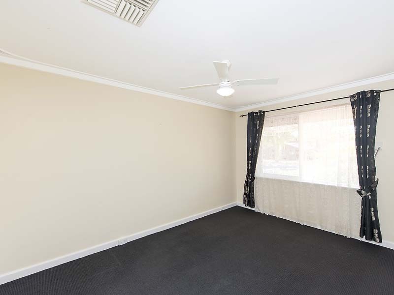 11 Tullamore Avenue, Thornlie WA 6108