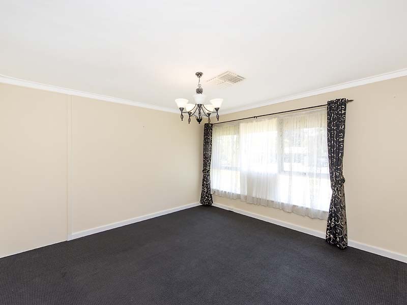 11 Tullamore Avenue, Thornlie WA 6108