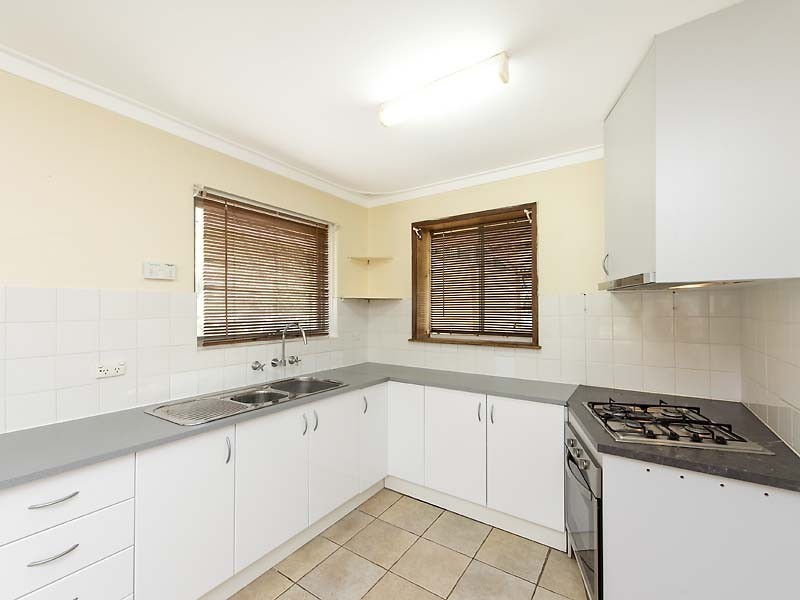 11 Tullamore Avenue, Thornlie WA 6108