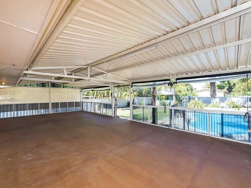 11 Tullamore Avenue, Thornlie WA 6108