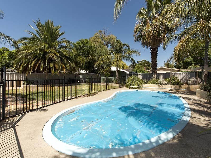 11 Tullamore Avenue, Thornlie WA 6108
