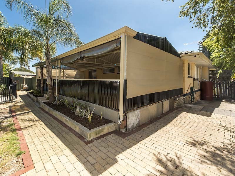 11 Tullamore Avenue, Thornlie WA 6108