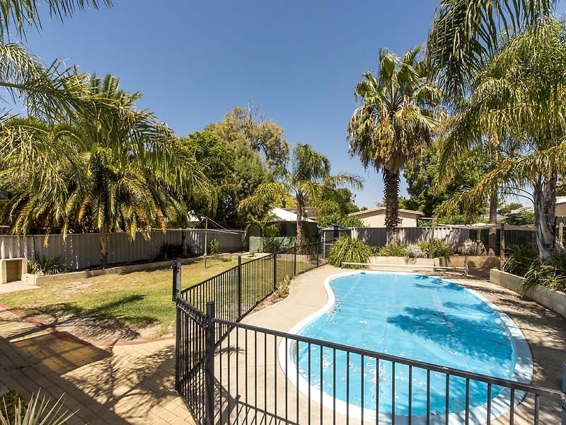 11 Tullamore Avenue, Thornlie WA 6108