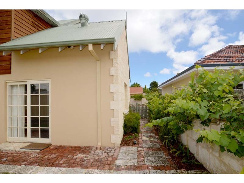 16A Lambert Street, Alfred Cove WA 6154