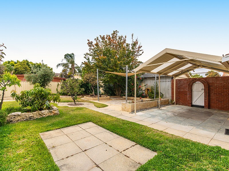 8 Mamillius Street, Coolbellup WA 6163
