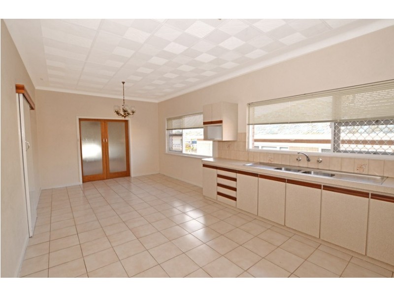 37 Simper Crescent, White Gum Valley WA 6162