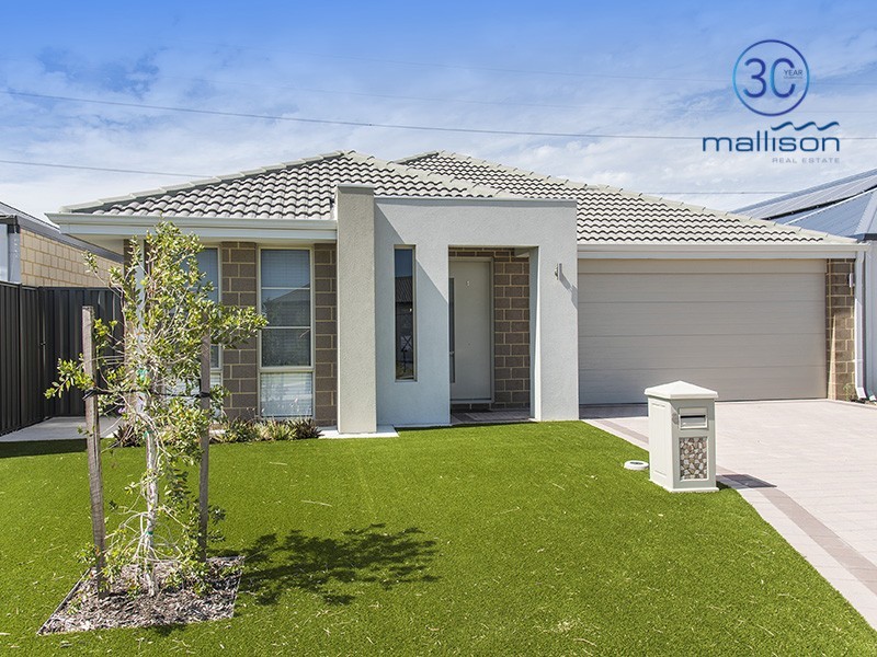 8 Fireflys Street, Piara Waters WA 6112