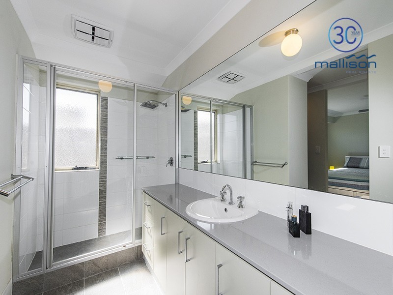 8 Fireflys Street, Piara Waters WA 6112