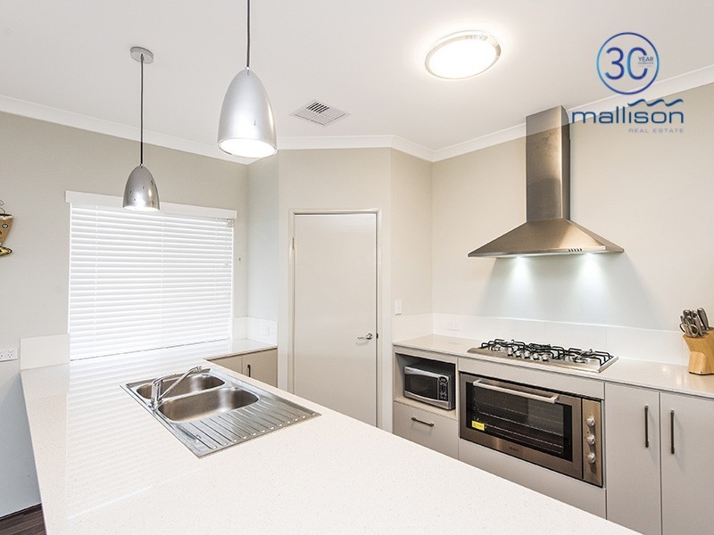 8 Fireflys Street, Piara Waters WA 6112