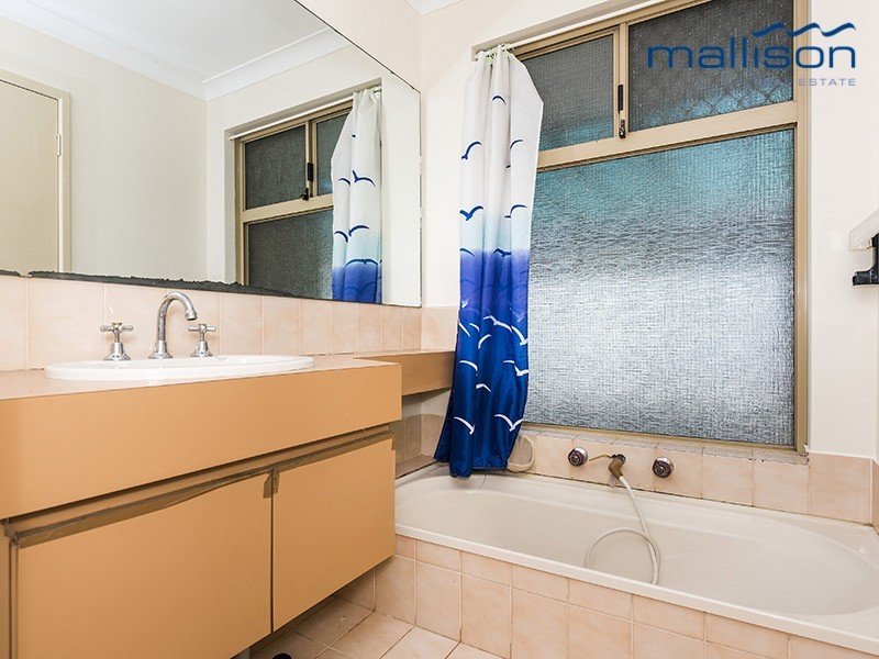 24 Broadwater Gardens, South Lake WA 6164