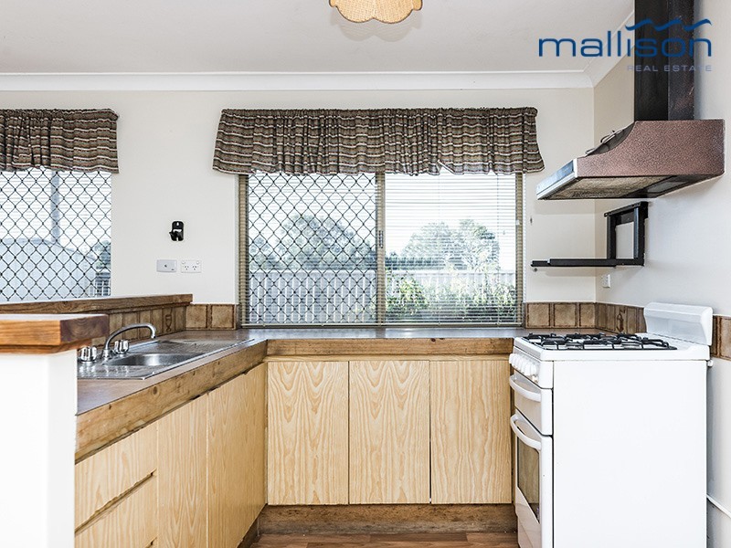 24 Broadwater Gardens, South Lake WA 6164