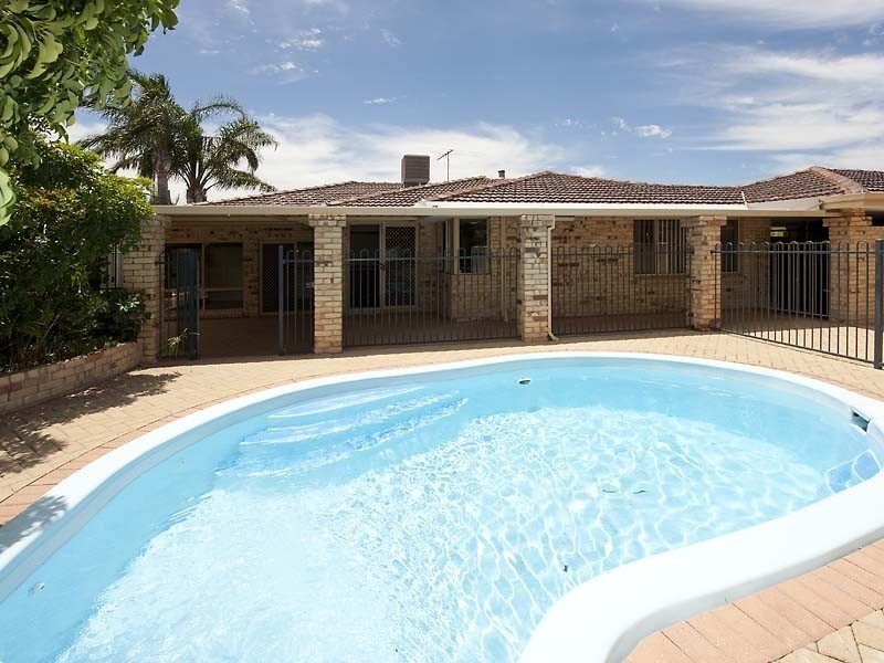 14 Tasman Court, Thornlie WA 6108