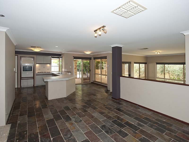 14 Tasman Court, Thornlie WA 6108