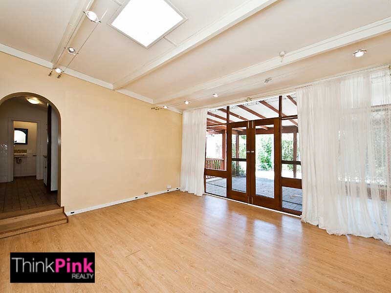 376 Fisher Street, Cloverdale WA 6105