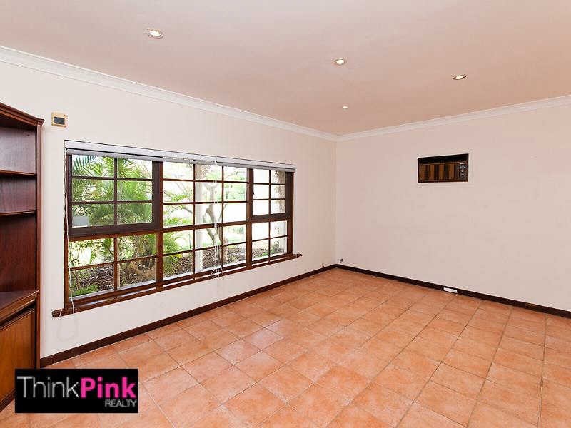 31 Edgewater Road, Salter Point WA 6152