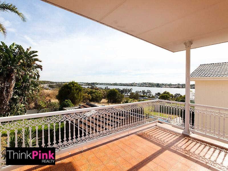 31 Edgewater Road, Salter Point WA 6152